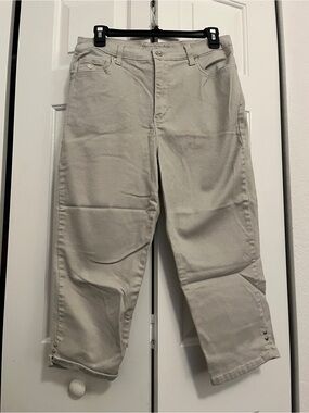 Gloria Vanderbilt “Amanda” Beige Capris